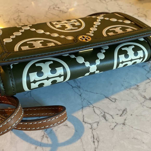 Tory Burch T Monogram NWOT Crossbody Wallet - Picture 9 of 9